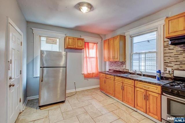 kitchen featuring sink, appliances with stainless steel finishes, and decorative backsplash