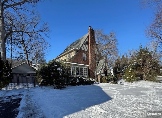 view of front facade with a garage