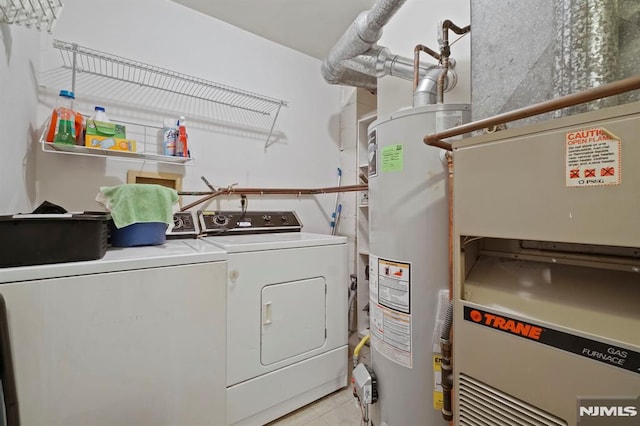 laundry room with washer and clothes dryer, heating unit, and water heater