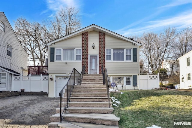 view of front of home featuring a front lawn and a garage