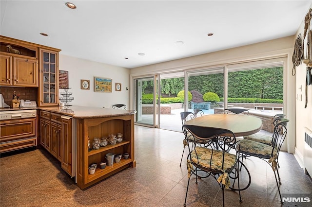 kitchen featuring tasteful backsplash and kitchen peninsula