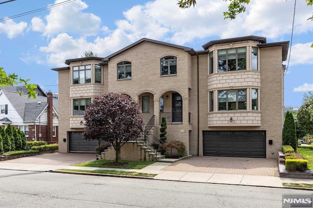 view of front facade featuring a garage