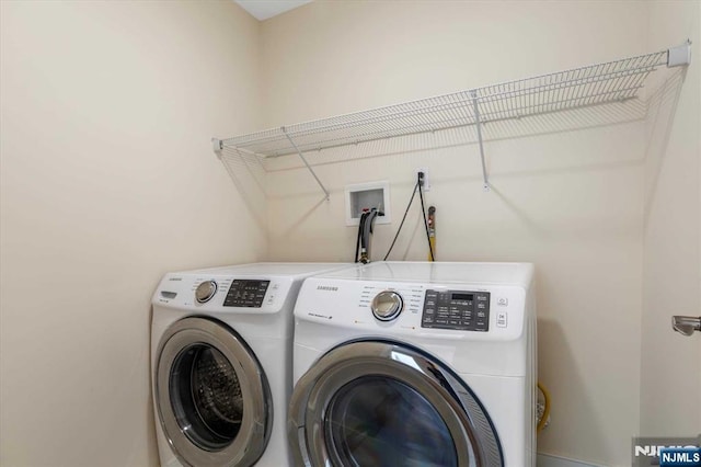 washroom featuring laundry area and washing machine and dryer