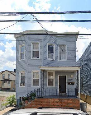 view of front of home with covered porch