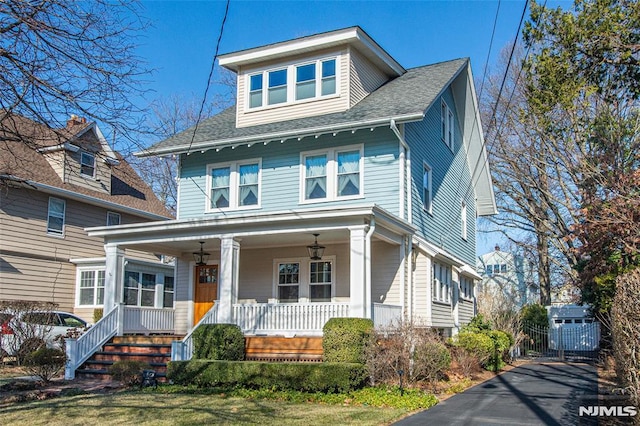 view of front of property featuring a porch