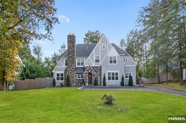 view of front of house with a front lawn