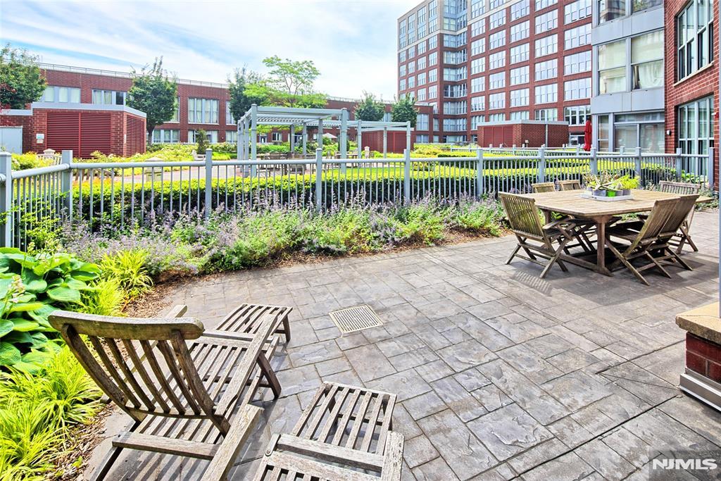 view of patio featuring a pergola