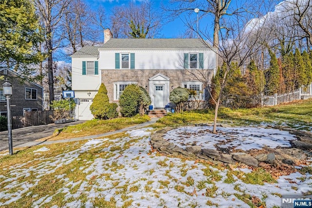 view of front property featuring a garage