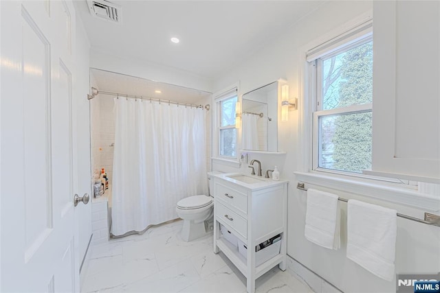 bathroom featuring a shower with curtain, vanity, and toilet