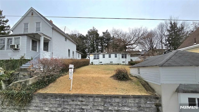 view of yard featuring cooling unit