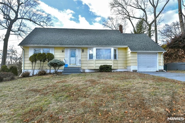 view of front facade with a garage and a front yard