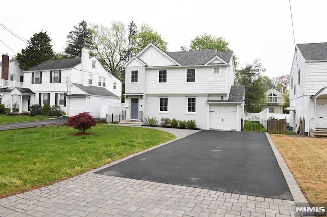 view of front facade with a front yard