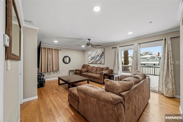 living room featuring ornamental molding, ceiling fan, and light hardwood / wood-style flooring