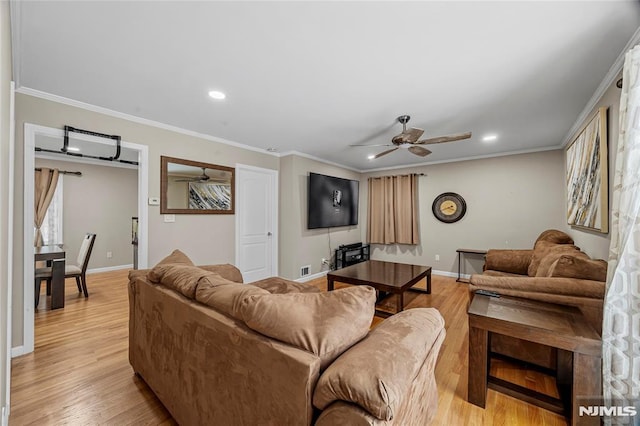 living room featuring light hardwood / wood-style floors, ornamental molding, and ceiling fan