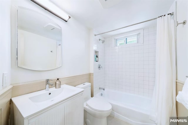 full bathroom with toilet, vanity, and shower / tub combo