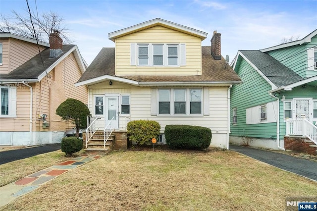 view of front of house with a front yard