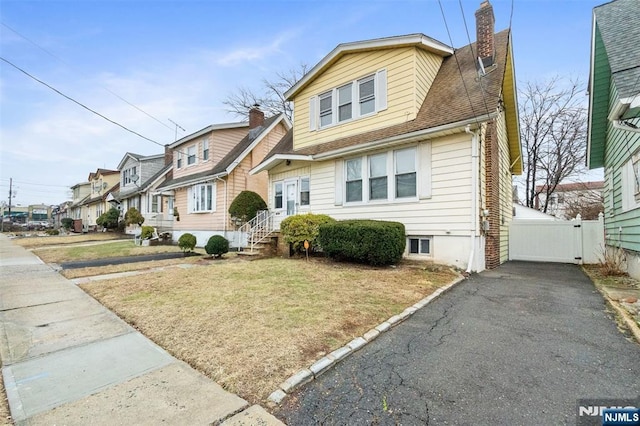 view of front of house with a front lawn