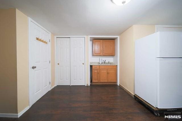 hall with sink and dark hardwood / wood-style floors