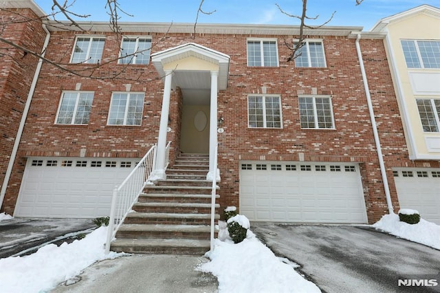 townhome / multi-family property featuring a garage