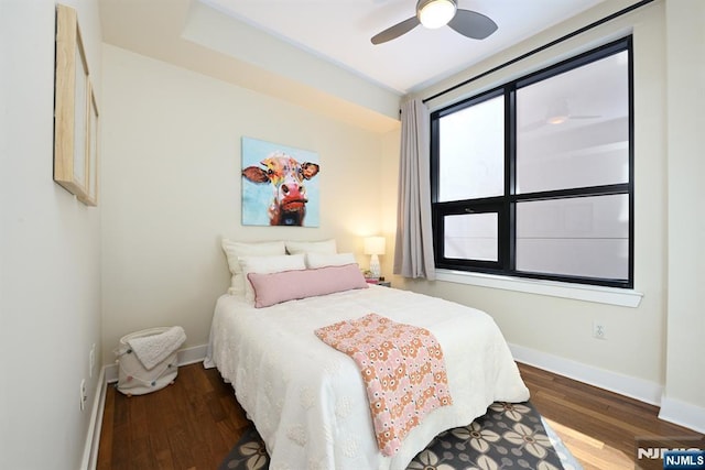 bedroom with wood finished floors, baseboards, and ceiling fan