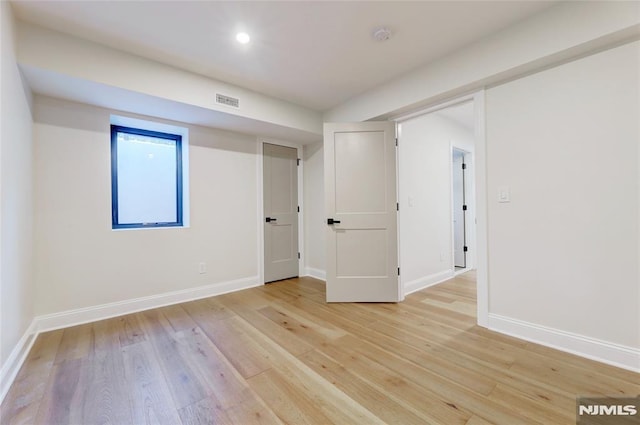 unfurnished room featuring light hardwood / wood-style flooring