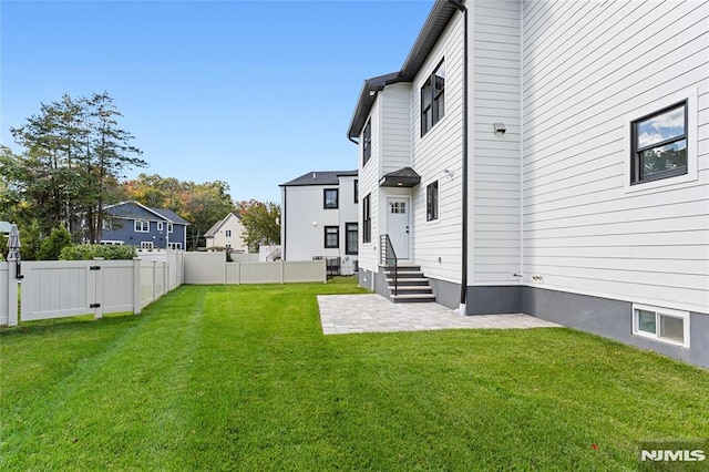 view of yard featuring a patio