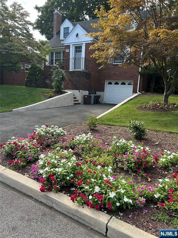 view of front of home with a garage and a front lawn