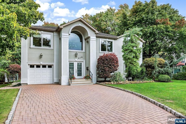 view of front facade featuring a garage and a front lawn