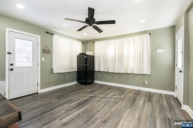 entryway with dark wood-type flooring and ceiling fan