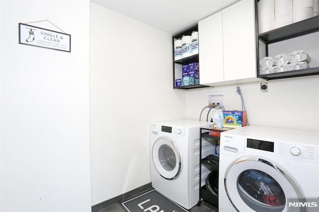 washroom featuring cabinets and washing machine and dryer