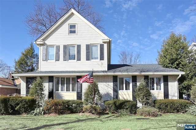 front of property featuring a front yard