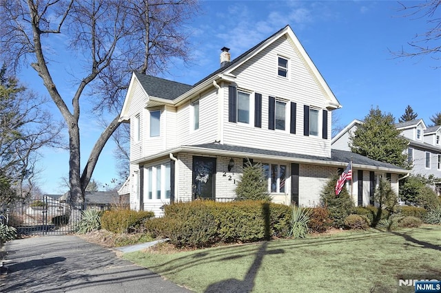 view of front facade with a front yard