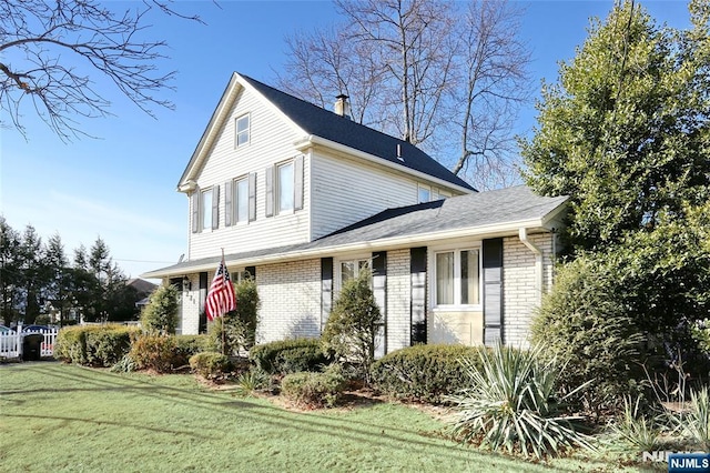 view of front of house with a front yard