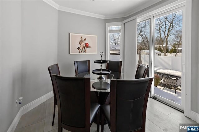 dining area with ornamental molding