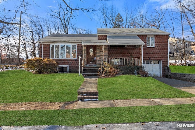 view of front facade with a garage and a front yard