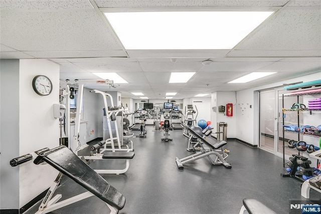 exercise room featuring a drop ceiling