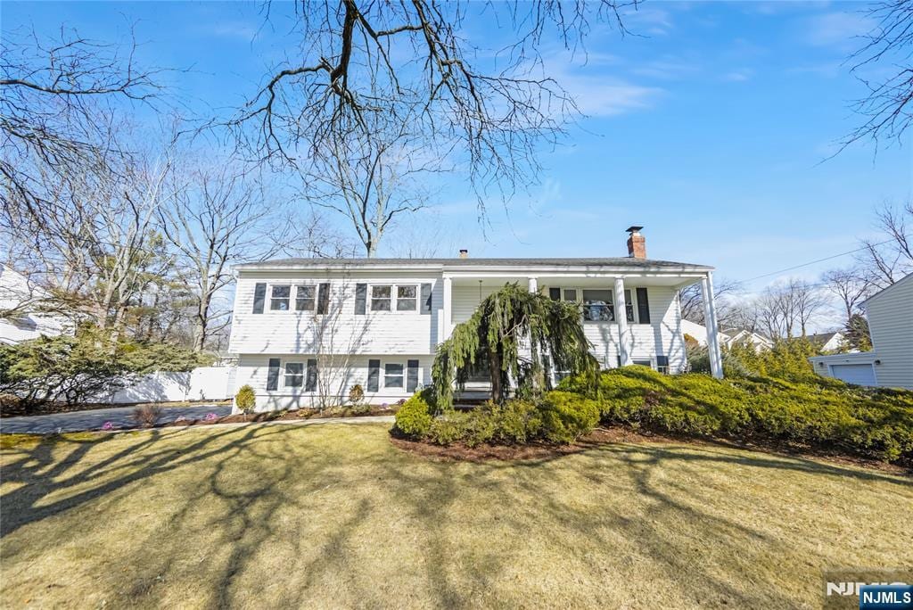 view of front of home with a front lawn