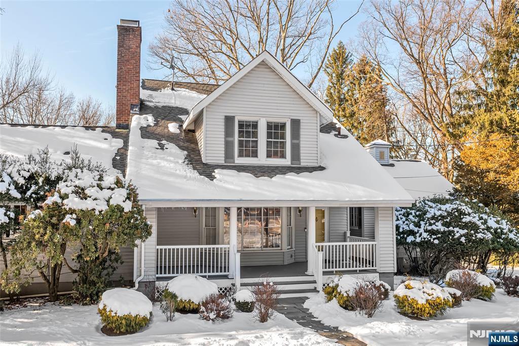 view of front of house with a porch