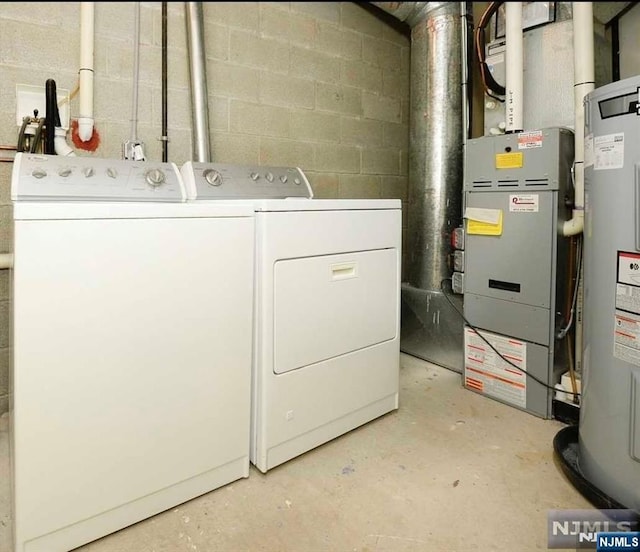 laundry area with water heater and independent washer and dryer