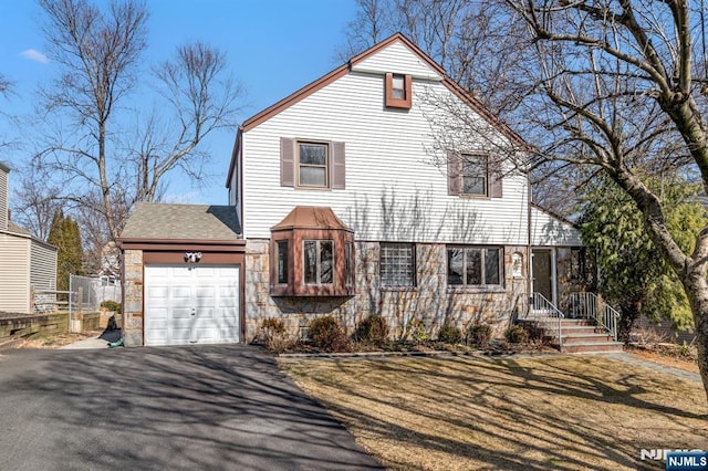 view of front property featuring a garage