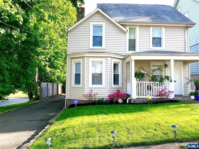 view of front of house featuring a front lawn and a porch