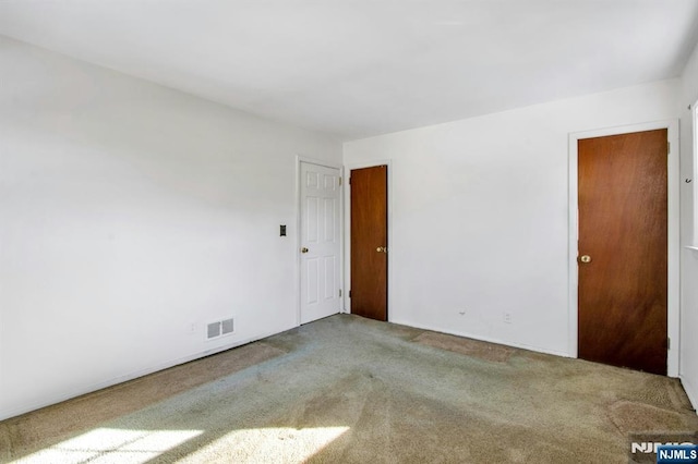 unfurnished room with carpet flooring