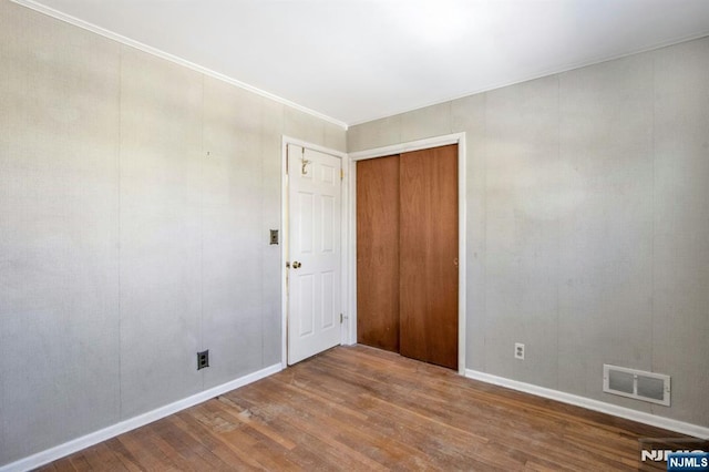 empty room with hardwood / wood-style floors