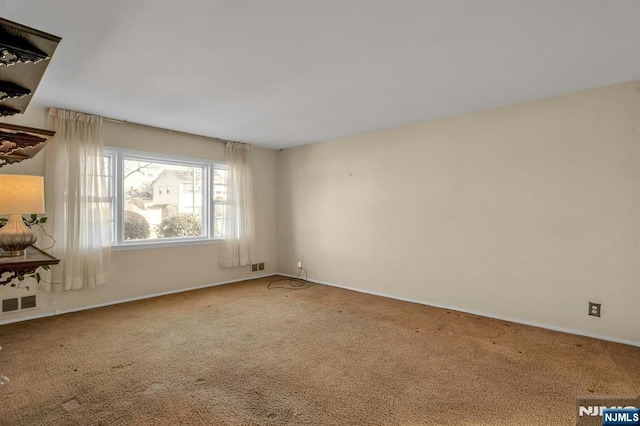 view of carpeted spare room