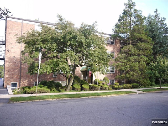 6-12 Hillside, Nutley NJ, 07110, 1 bath condo for sale