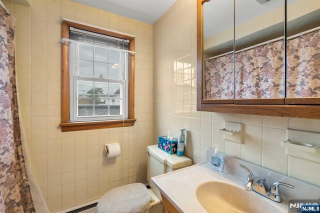 bathroom with tile walls, vanity, tasteful backsplash, curtained shower, and toilet