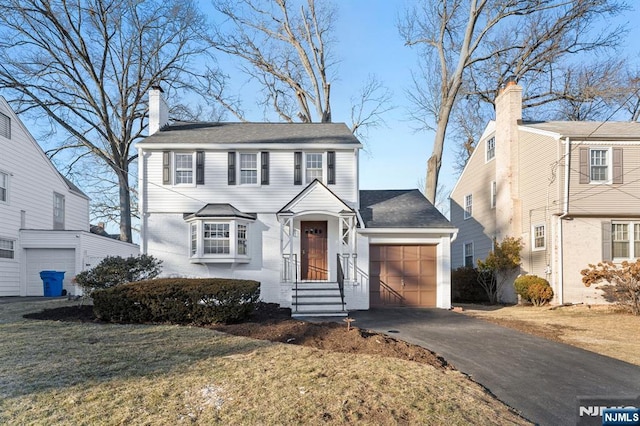 view of front of house featuring a garage and a front yard