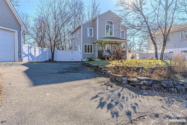 view of front of home with covered porch