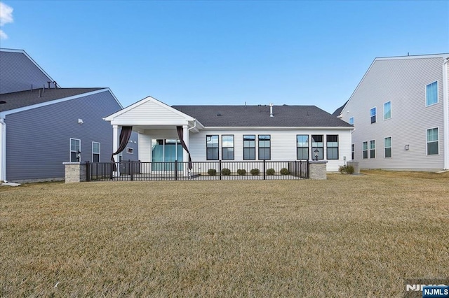 back of house featuring a lawn