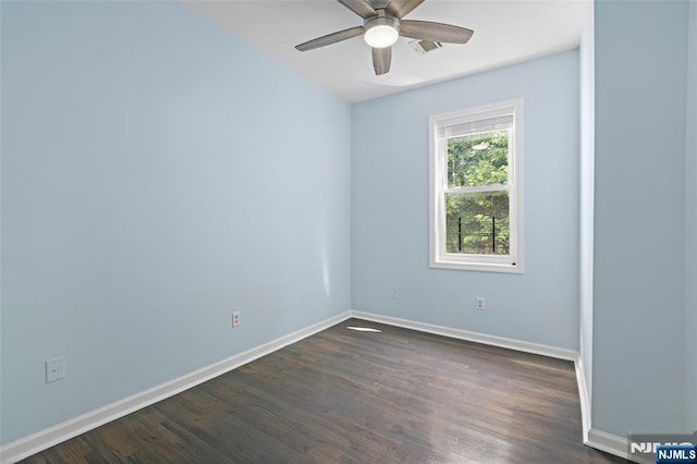 unfurnished room with dark wood-type flooring and ceiling fan